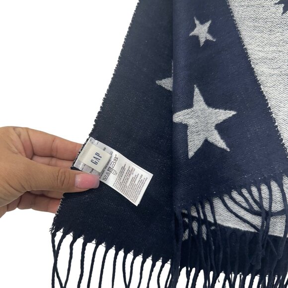Gap Gray & Navy Star Print Reversible Scarf With Fringed Edges 78X24 inches - Picture 3 of 11
